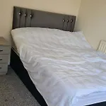 Stylish Central Home - Sleeps 4 & Private Garden