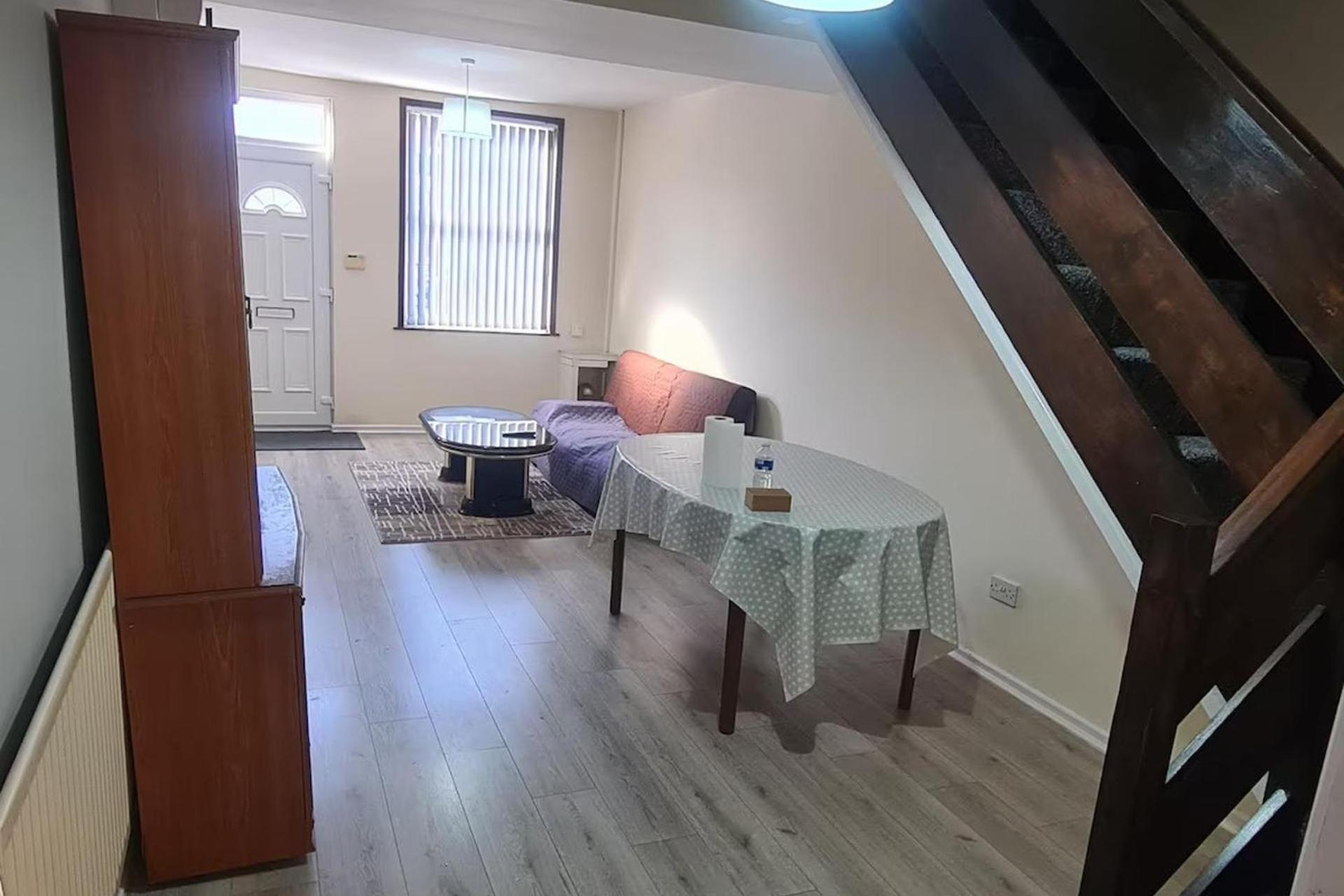 Holiday home Stylish - Sleeps 4 & Private Garden Coventry